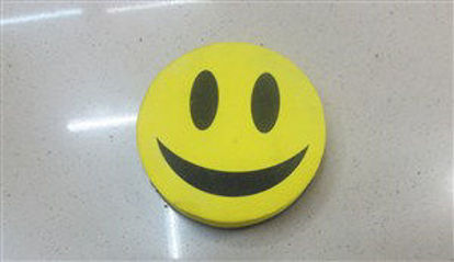 Immagine di Cancellino per lavagna a forma di smile giallo                                                                                                                                                                                                                                                                                                                                                                                                                                                                      
