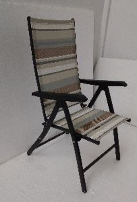 Immagine di poltrona richiudibile, struttura in acciaio con braccioli, tessuto in textilene a righe panna/marrone, dimensioni cm.70x60 h.95                                                                                                                                                                                                                                                                                                                                                                                     